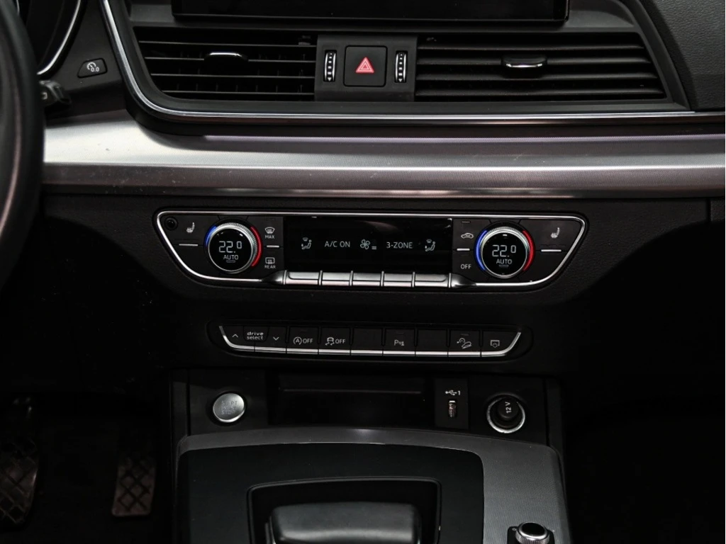 Audi Q5 Progressiv| Panorama| Ambient| Distronic| , снимка 12 - Автомобили и джипове - 54225620