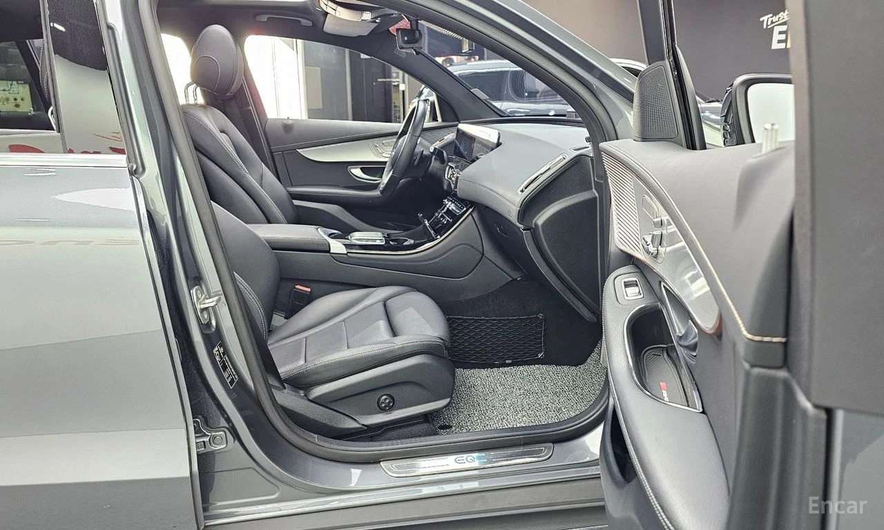 Mercedes-Benz EQC 400* 4MATIC* ПОДГРЕВ* ПАНО* 360 КАМ* , снимка 15 - Автомобили и джипове - 54424310