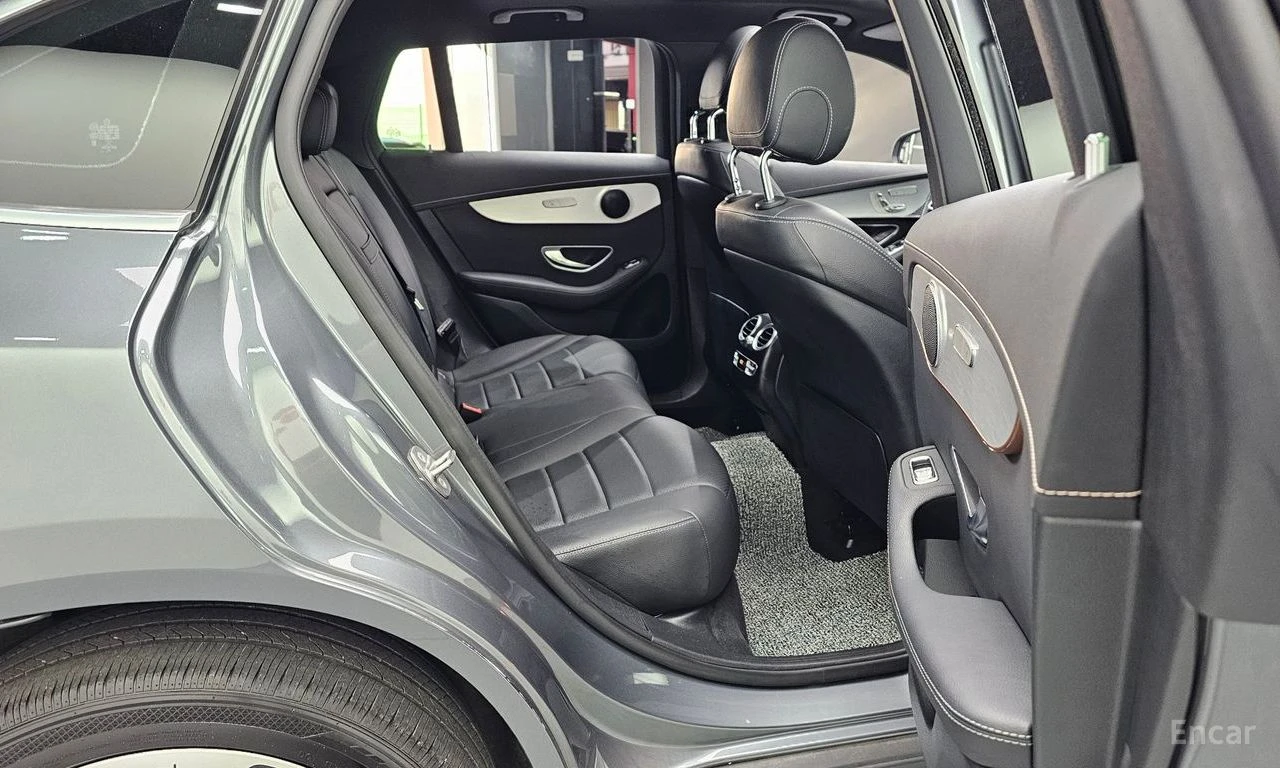 Mercedes-Benz EQC 400* 4MATIC* ПОДГРЕВ* ПАНО* 360 КАМ* , снимка 16 - Автомобили и джипове - 54424310