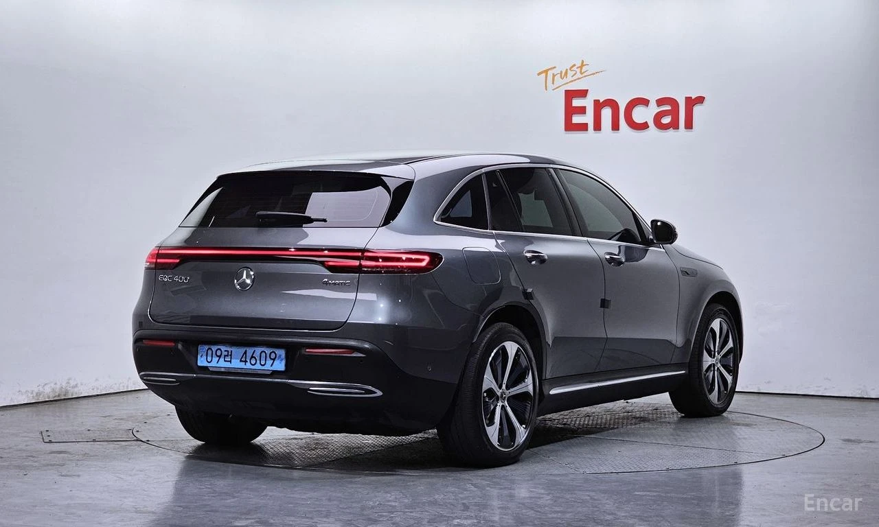 Mercedes-Benz EQC 400* 4MATIC* ПОДГРЕВ* ПАНО* 360 КАМ* , снимка 4 - Автомобили и джипове - 54424310