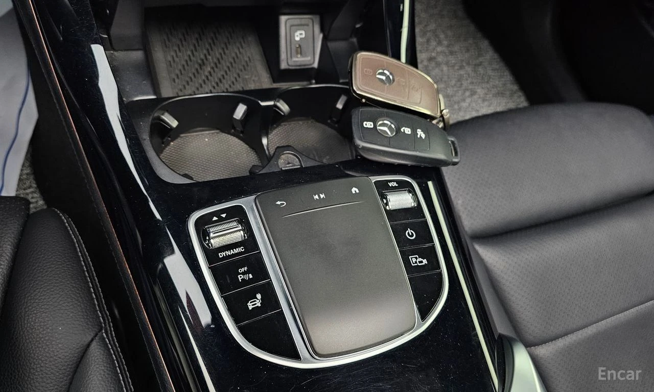 Mercedes-Benz EQC 400* 4MATIC* ПОДГРЕВ* ПАНО* 360 КАМ* , снимка 14 - Автомобили и джипове - 54424310