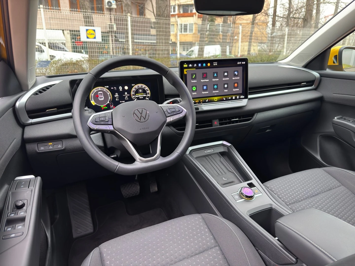 VW T-Roc, снимка 5 - Автомобили и джипове - 56269694