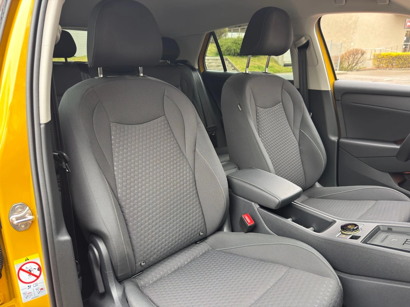 VW T-Roc, снимка 9 - Автомобили и джипове - 56269694