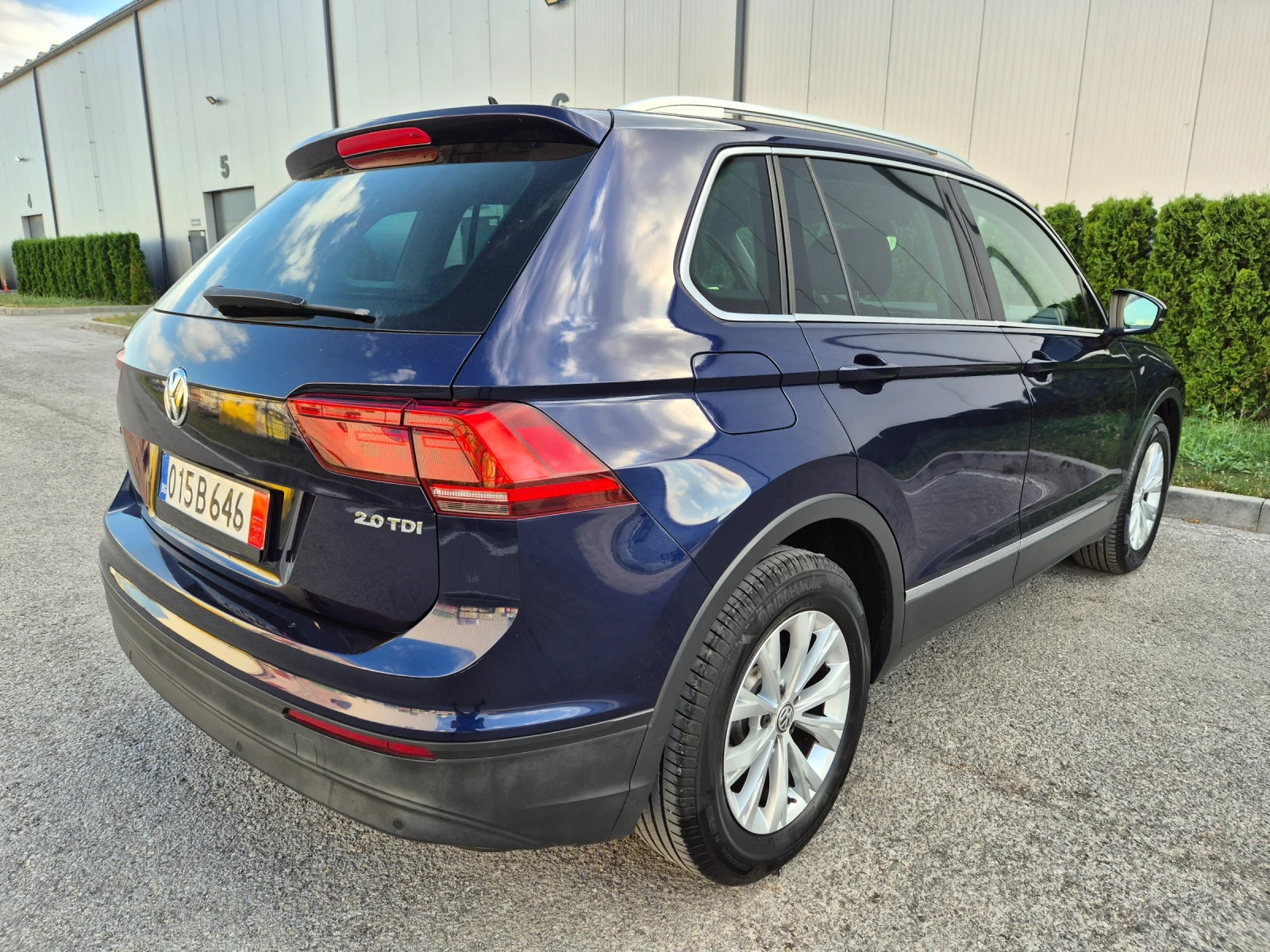 VW Tiguan 2.0TDI Avtomat Navi distronic 2017г., снимка 5 - Автомобили и джипове - 55072211