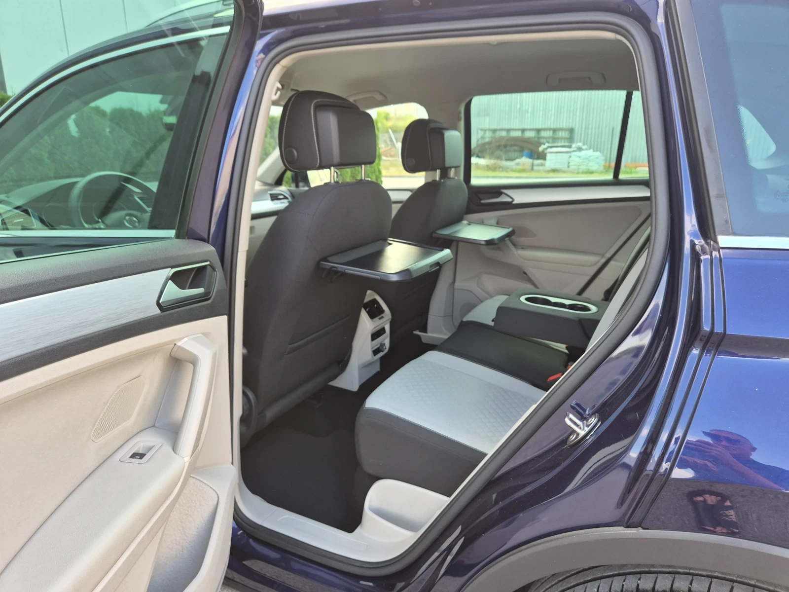 VW Tiguan 2.0TDI Avtomat Navi distronic 2017г., снимка 9 - Автомобили и джипове - 55072211