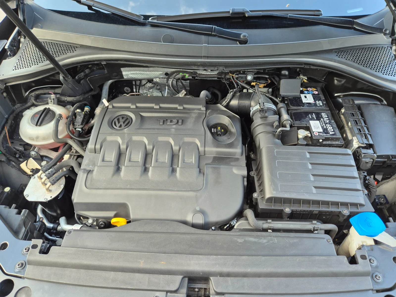 VW Tiguan 2.0TDI Avtomat Navi distronic 2017г., снимка 14 - Автомобили и джипове - 55072211