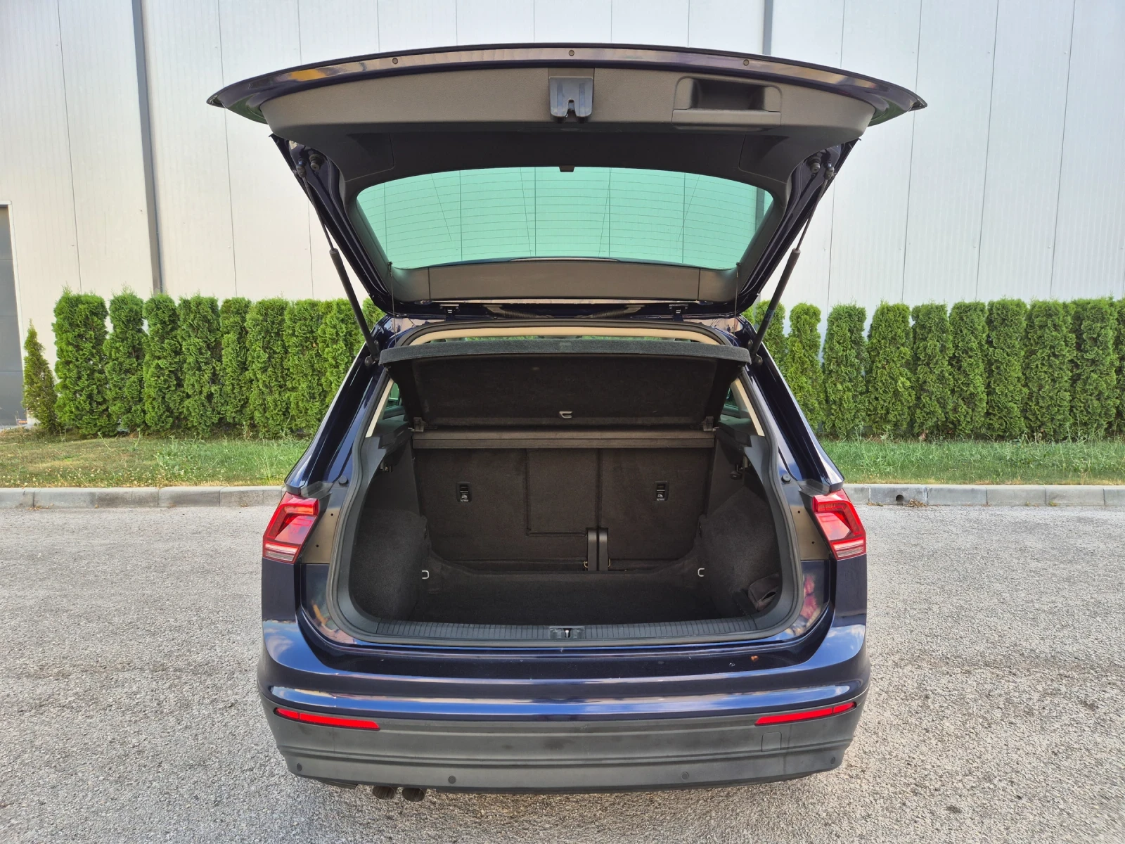 VW Tiguan 2.0TDI Avtomat Navi distronic 2017г., снимка 6 - Автомобили и джипове - 55072211