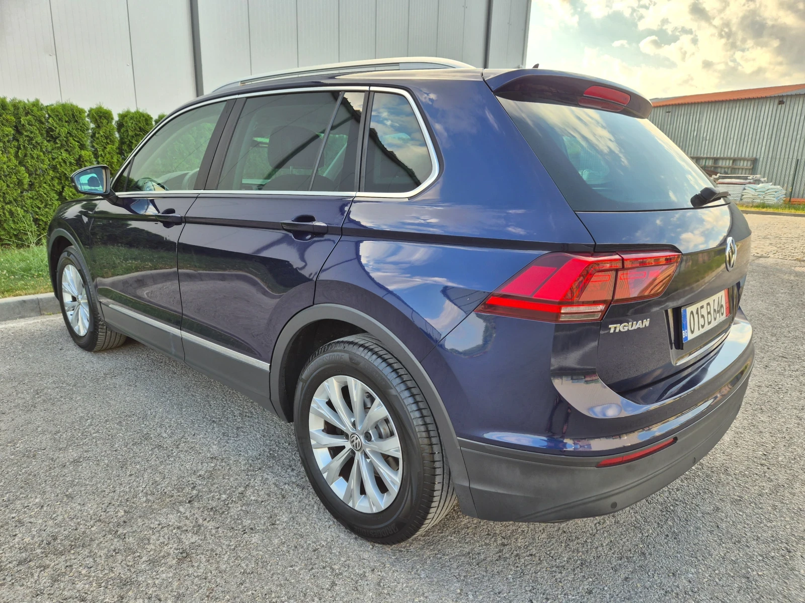 VW Tiguan 2.0TDI Avtomat Navi distronic 2017г., снимка 7 - Автомобили и джипове - 55072211