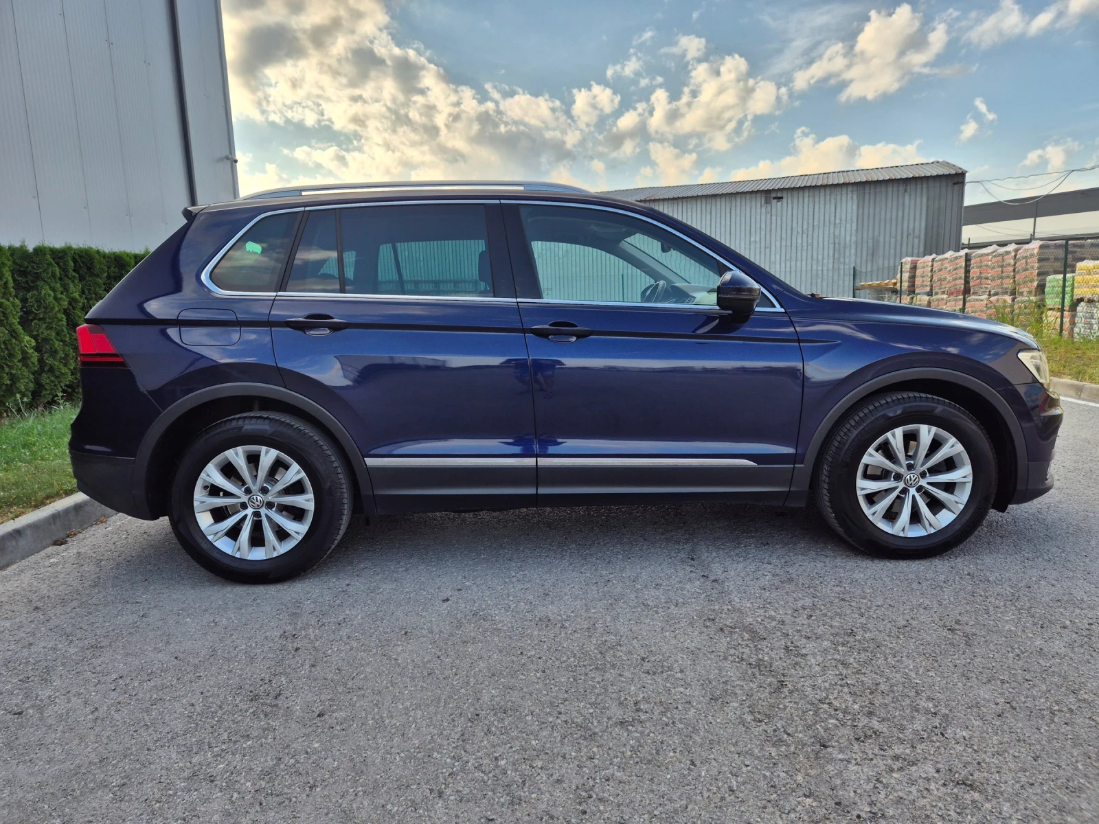 VW Tiguan 2.0TDI Avtomat Navi distronic 2017г., снимка 4 - Автомобили и джипове - 55072211