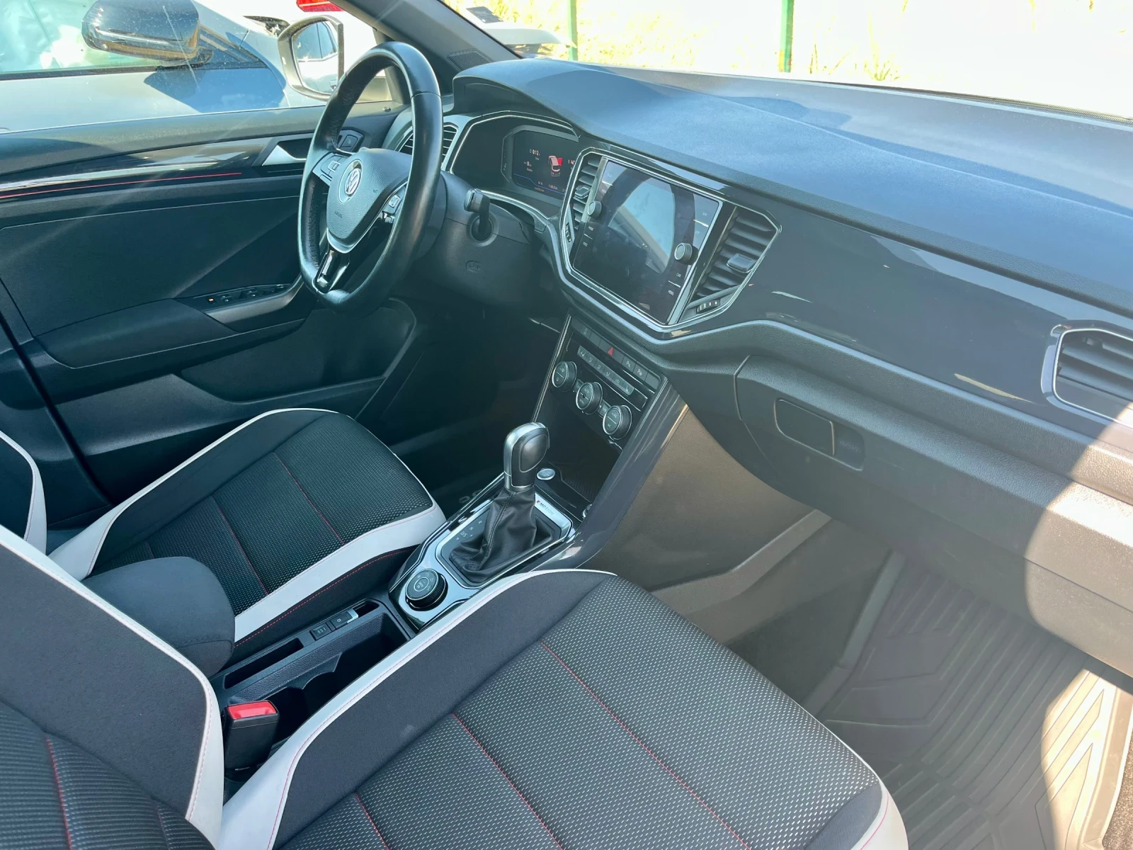 VW T-Roc 2.0TDI 4Motion, снимка 11 - Автомобили и джипове - 55628098