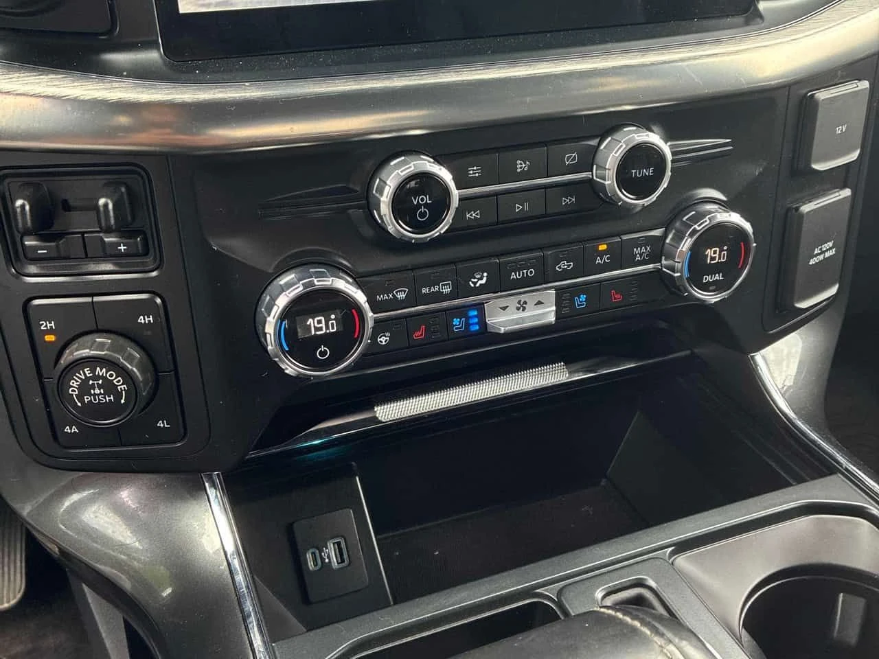 Ford F150 * LARIAT 4WD SuperCrew 5.5' Box * CARFAX * БЕЗ, снимка 17 - Автомобили и джипове - 55677746