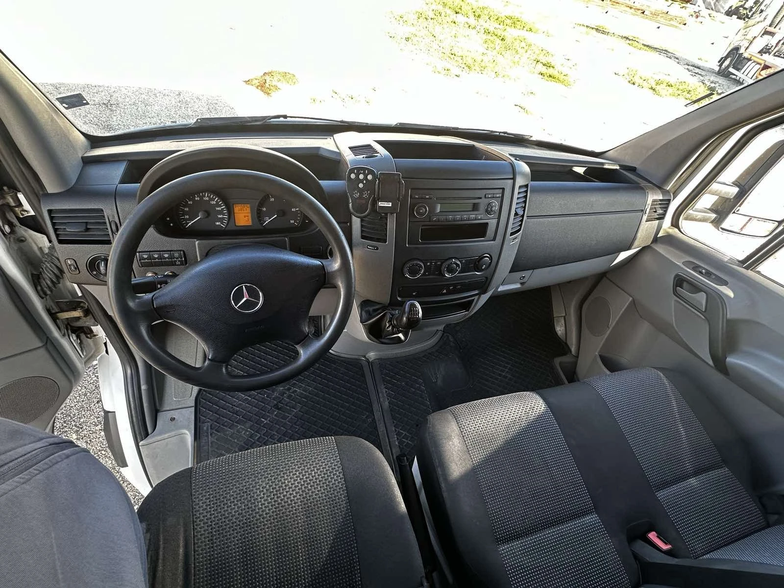 Mercedes-Benz Sprinter 319 3.0 CDI V6 - изображение 10