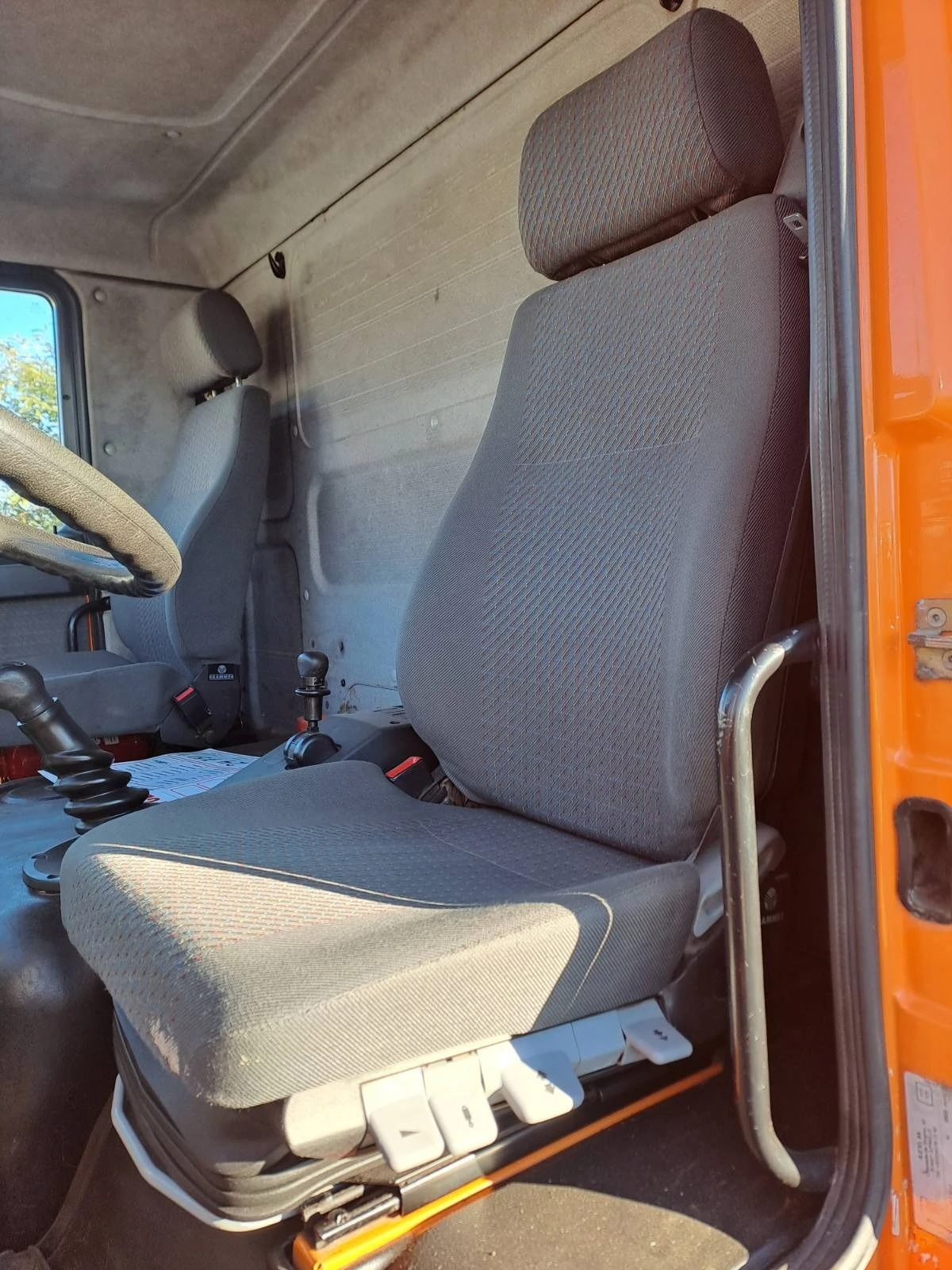 Man 8.163  | Mobile.bg   15