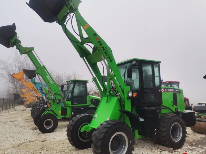 Челен товарач Komatsu 2 ТОНА  Климатик НОВИ, снимка 3 - Индустриална техника - 49265095