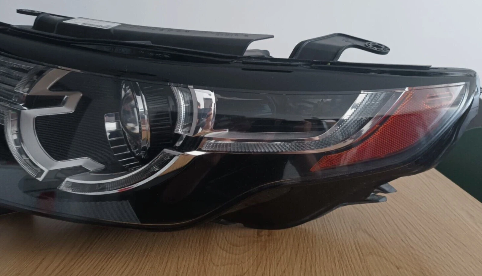 Ляв преден ксенонов фар за Land Rover Discovery Sport LR137244 / FK7213W030 | Mobile.bg — изображение 1