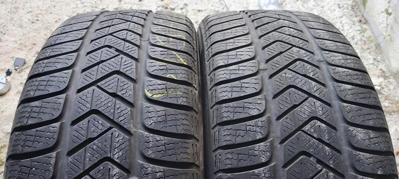 Гуми Зимни 245/45R19, снимка 1 - Гуми и джанти - 34683929