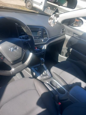 Hyundai Elantra 1.6 ГИ, реални км, втори собственик, снимка 3