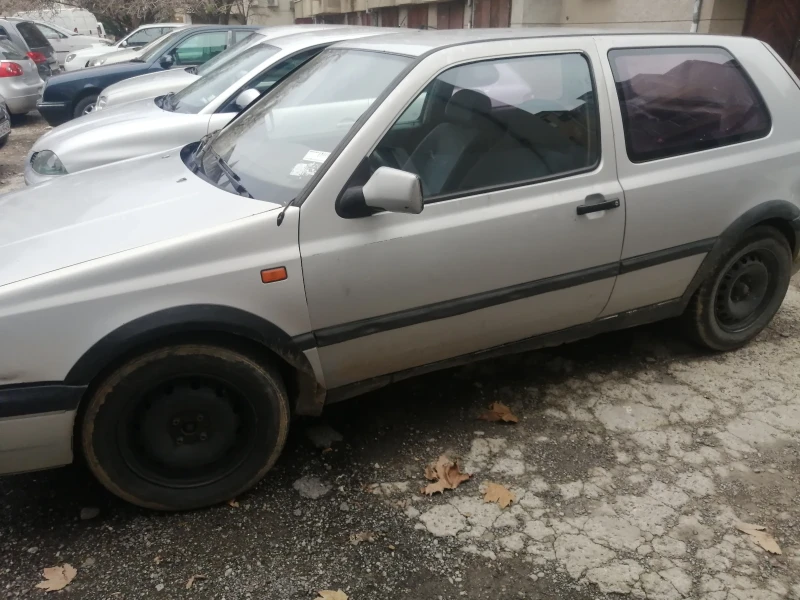 VW Golf, снимка 1 - Автомобили и джипове - 48223857