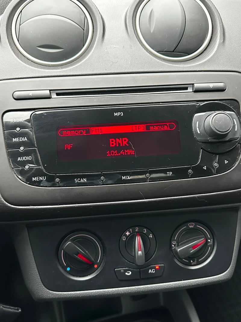 Seat Ibiza 1.2i/ КЛИМА/ EURO5, снимка 7 - Автомобили и джипове - 53253818