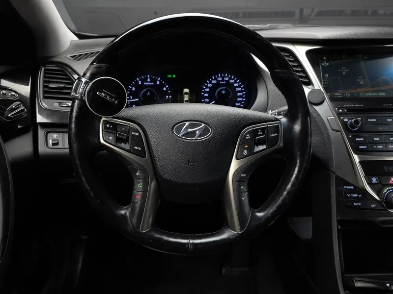 Hyundai Grandeur Hg300 Premium, снимка 13 - Автомобили и джипове - 53777571