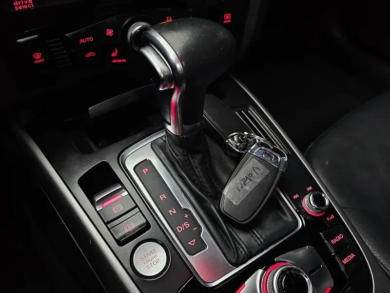Audi A4 2.0 TDI Quattro, снимка 9 - Автомобили и джипове - 54550858