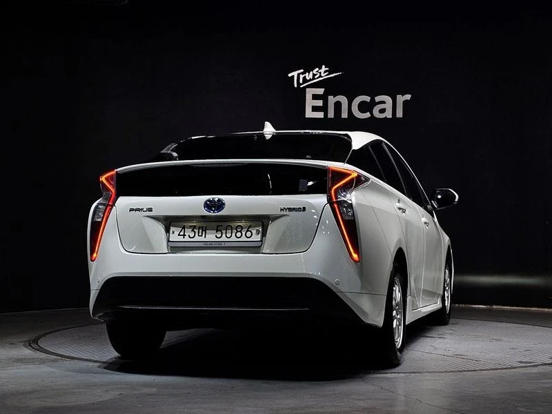 Toyota Prius 1.8 E| 121к.с.| ВКЛ.ТЕХНОТЕСТ, снимка 4 - Автомобили и джипове - 55622342