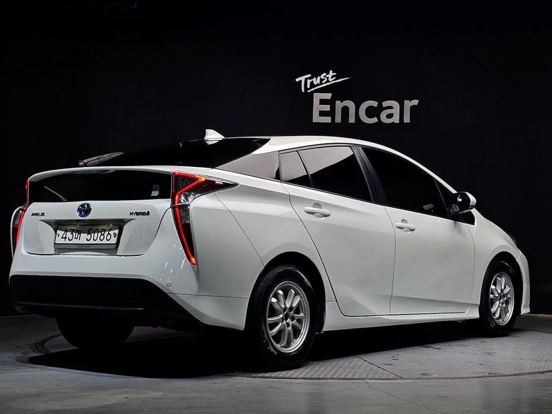 Toyota Prius 1.8 E| 121к.с.| ВКЛ.ТЕХНОТЕСТ, снимка 2 - Автомобили и джипове - 55622342