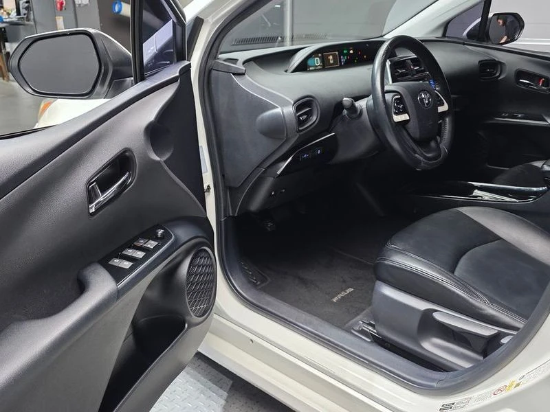 Toyota Prius 1.8 E| 121к.с.| ВКЛ.ТЕХНОТЕСТ, снимка 10 - Автомобили и джипове - 55622342