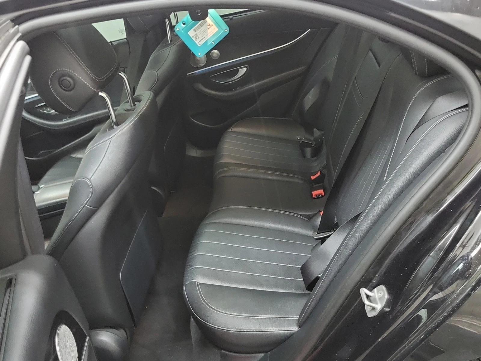 Mercedes-Benz E 300 4MATIC * * CARFAX * * АВТО КРЕДИТ * *  - изображение 9