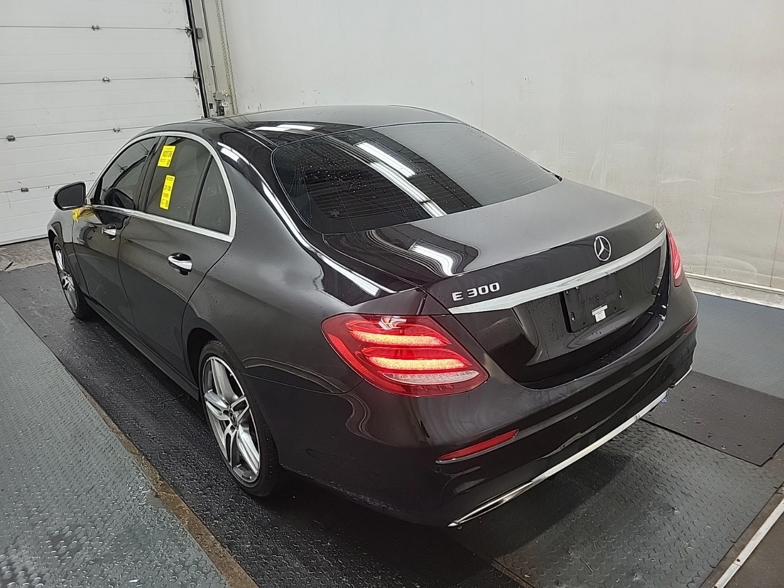 Mercedes-Benz E 300 4MATIC * * CARFAX * * АВТО КРЕДИТ * *  - изображение 4