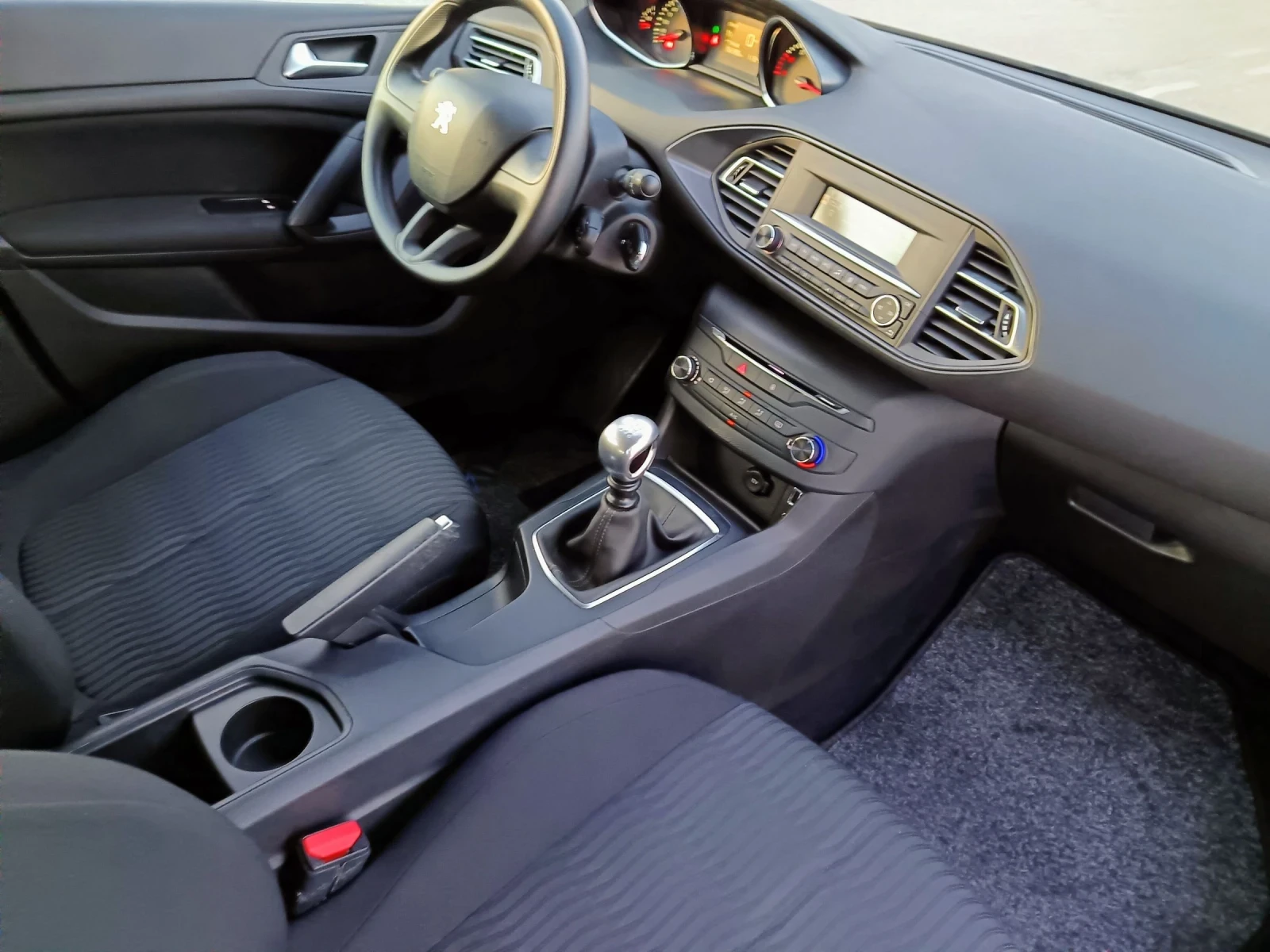 Peugeot 308 1.6.125 кс, снимка 15 - Автомобили и джипове - 53739851