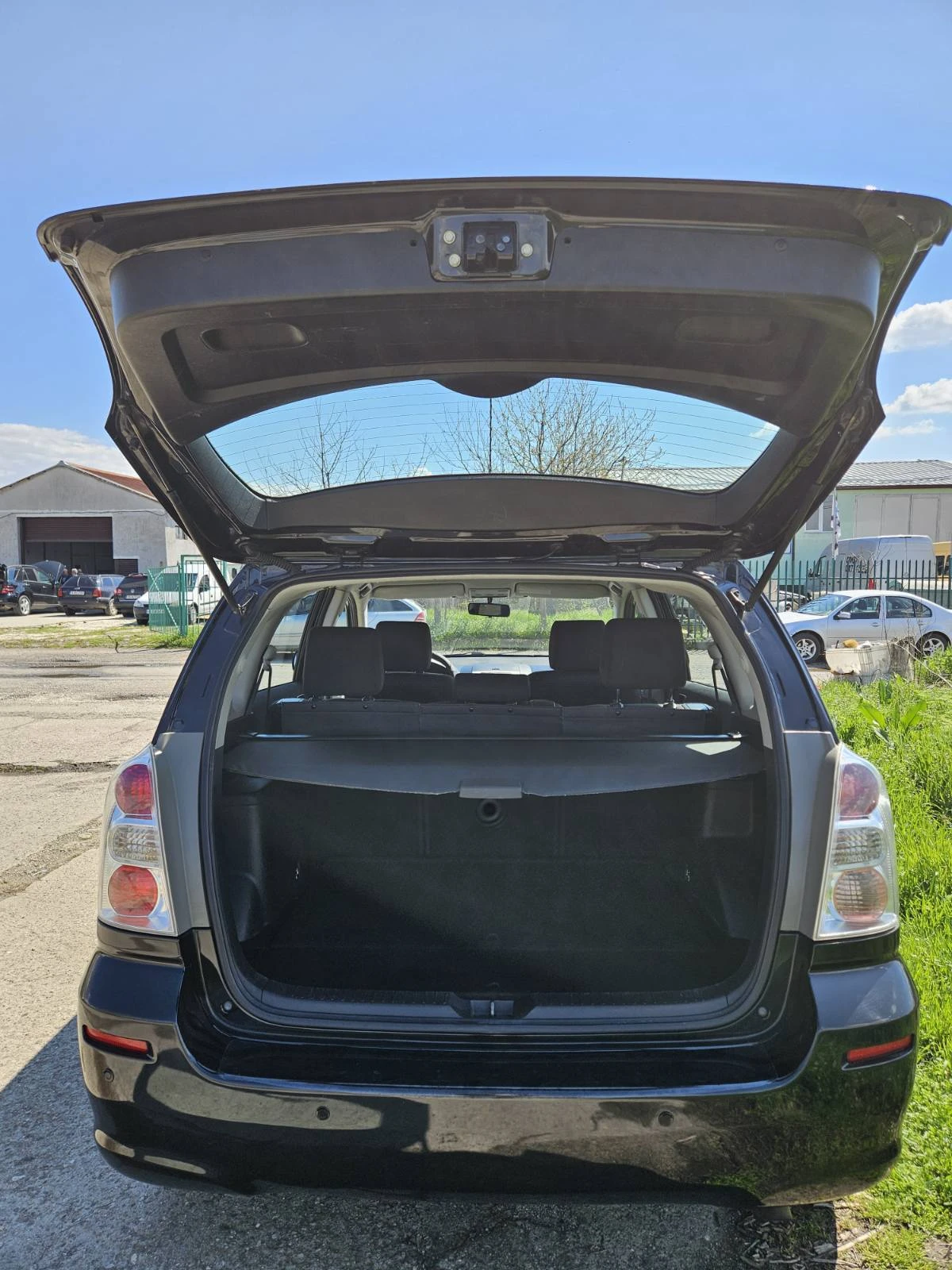 Toyota Corolla verso 2.2 D4D 136HP, снимка 6 - Автомобили и джипове - 54098303