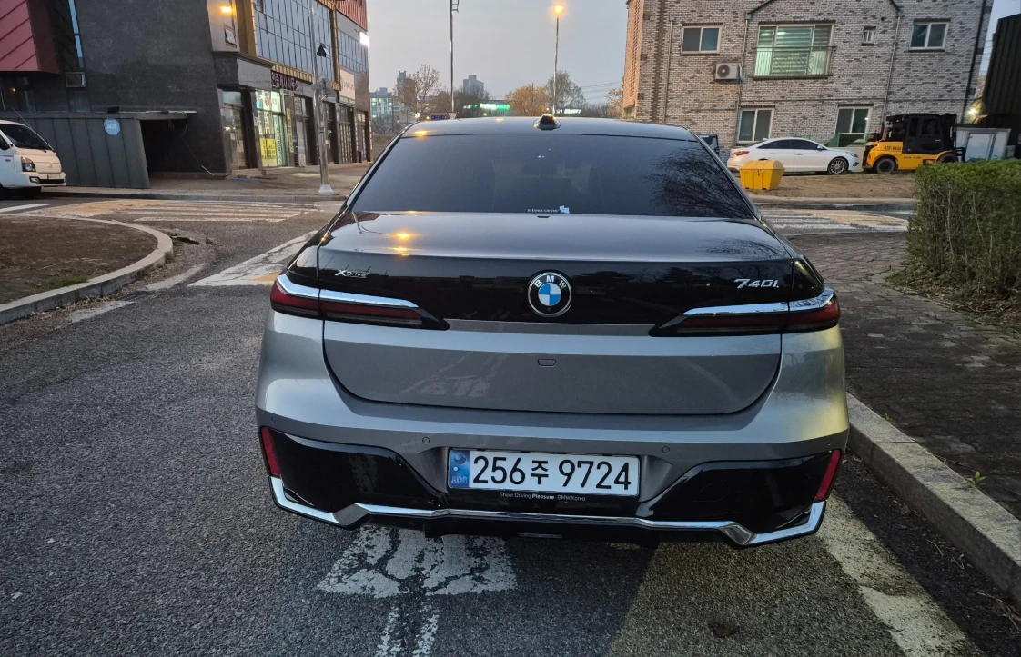 BMW 740 M SPORT, снимка 2 - Автомобили и джипове - 54399275