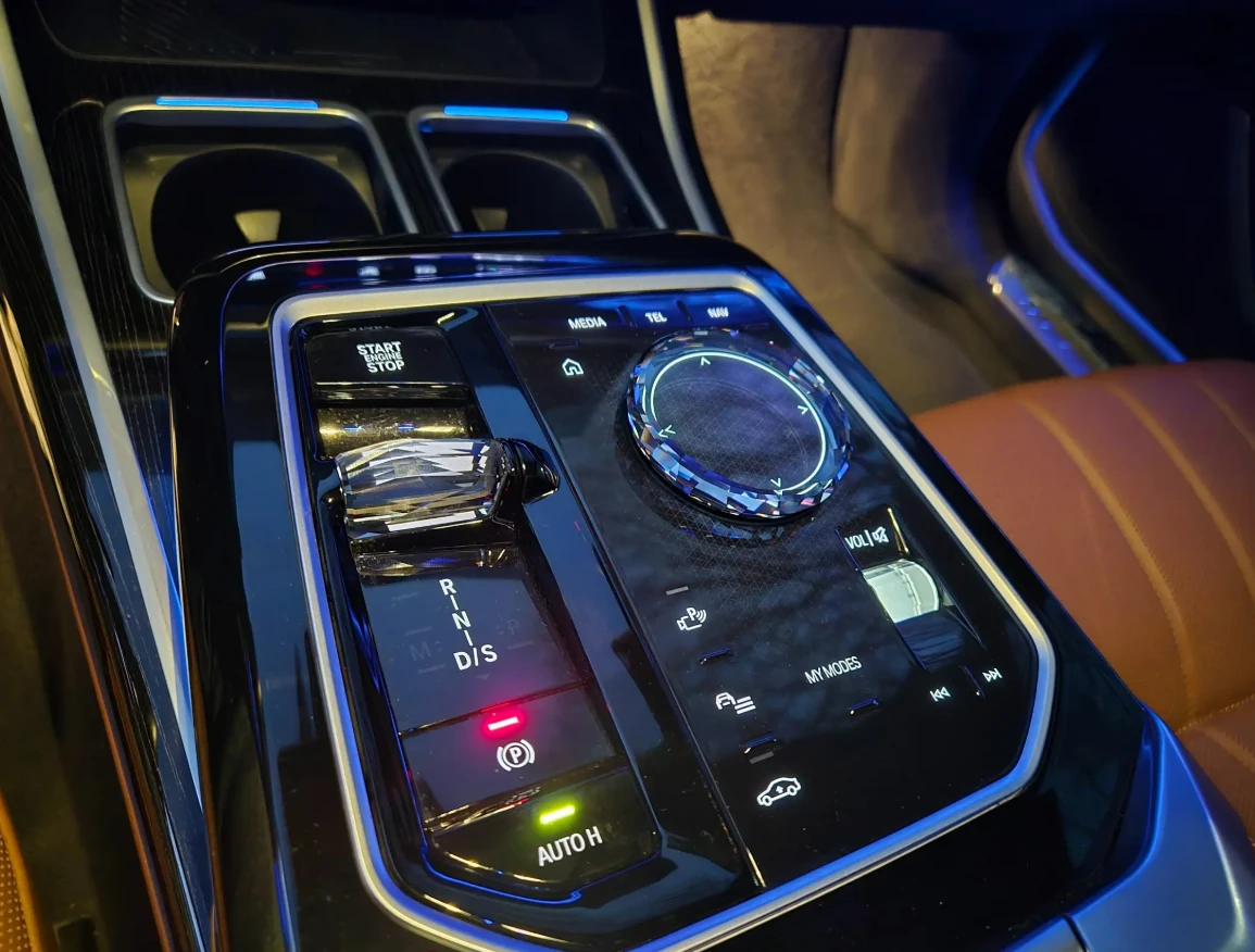 BMW 740 M SPORT, снимка 10 - Автомобили и джипове - 54399275