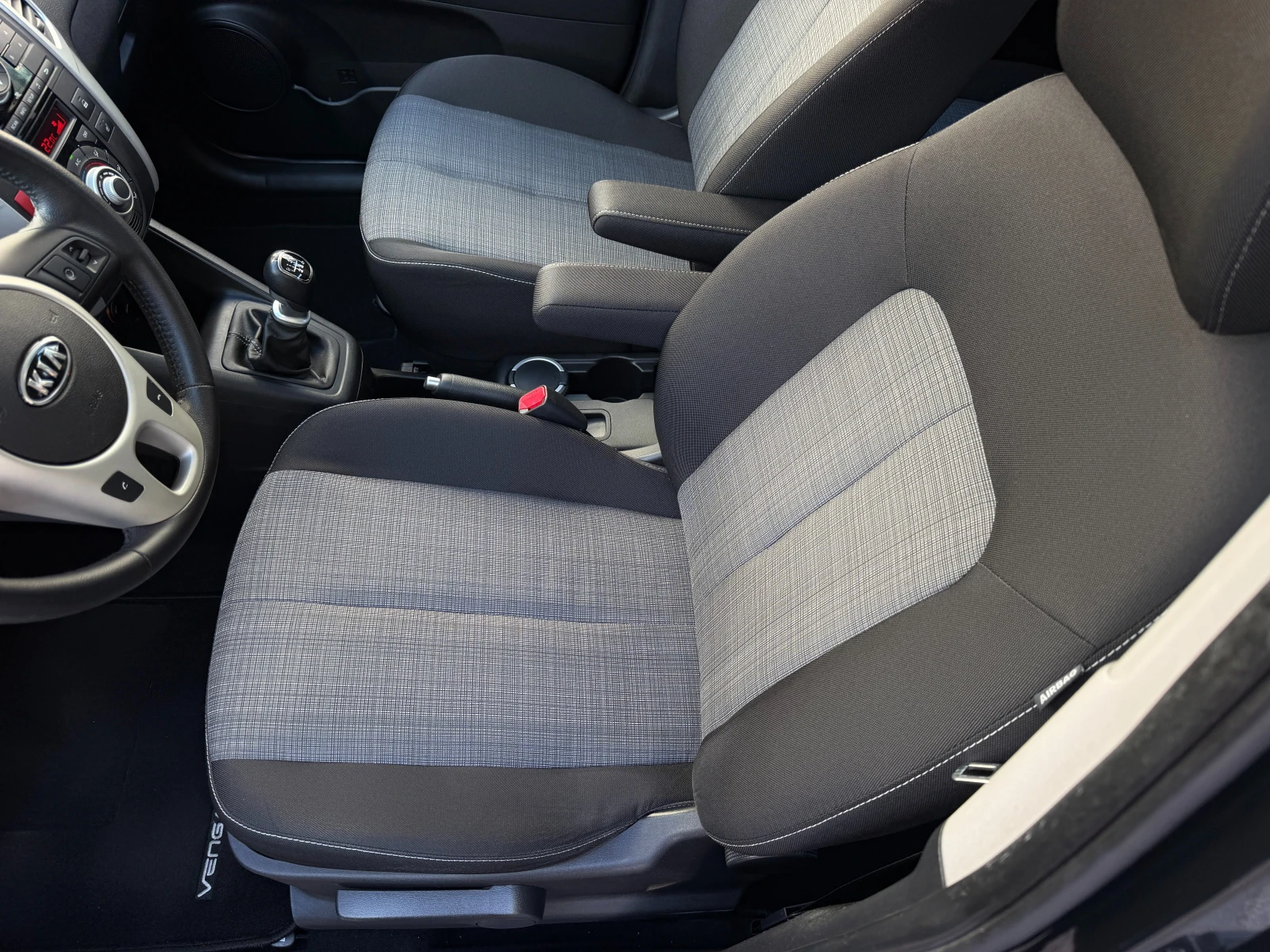 Kia Venga 1.6i* 125кс* СЕРВИЗНА КНИЖКА С ПЪЛНА ИСТОРИЯ В KIA, снимка 7 - Автомобили и джипове - 54427906
