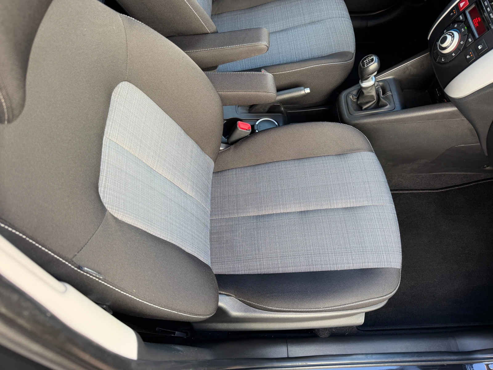 Kia Venga 1.6i* 125кс* СЕРВИЗНА КНИЖКА С ПЪЛНА ИСТОРИЯ В KIA, снимка 14 - Автомобили и джипове - 54427906