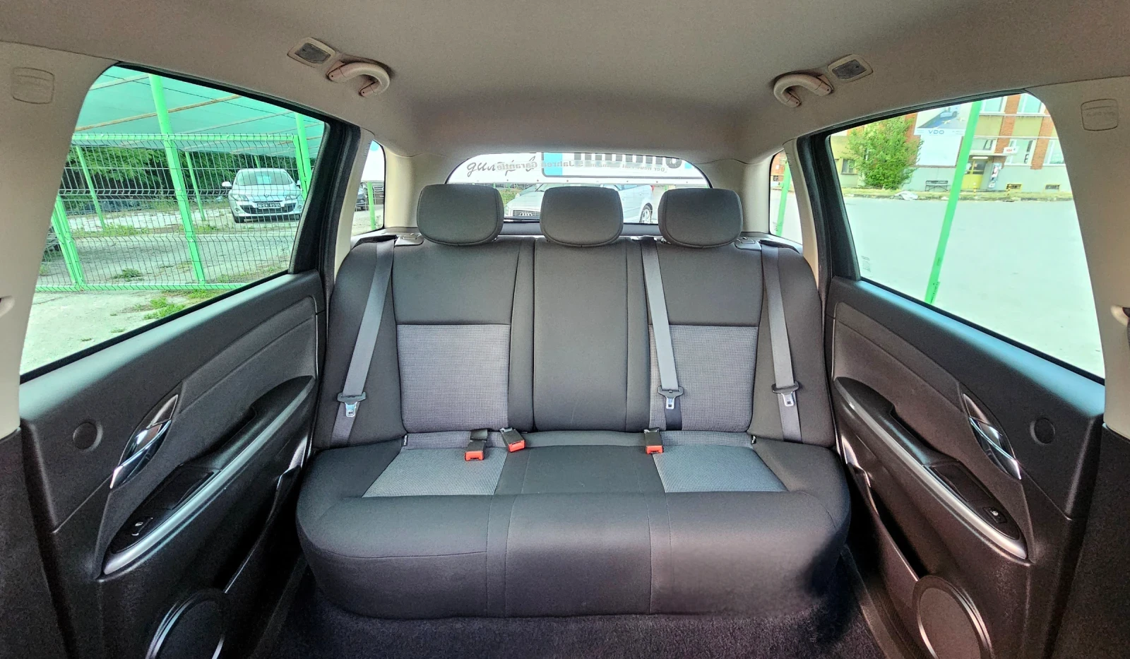 Fiat Croma 1.8i/140к./133 000 км/КЛИМАТРОНИК/КАТО НОВА, снимка 10 - Автомобили и джипове - 54826082