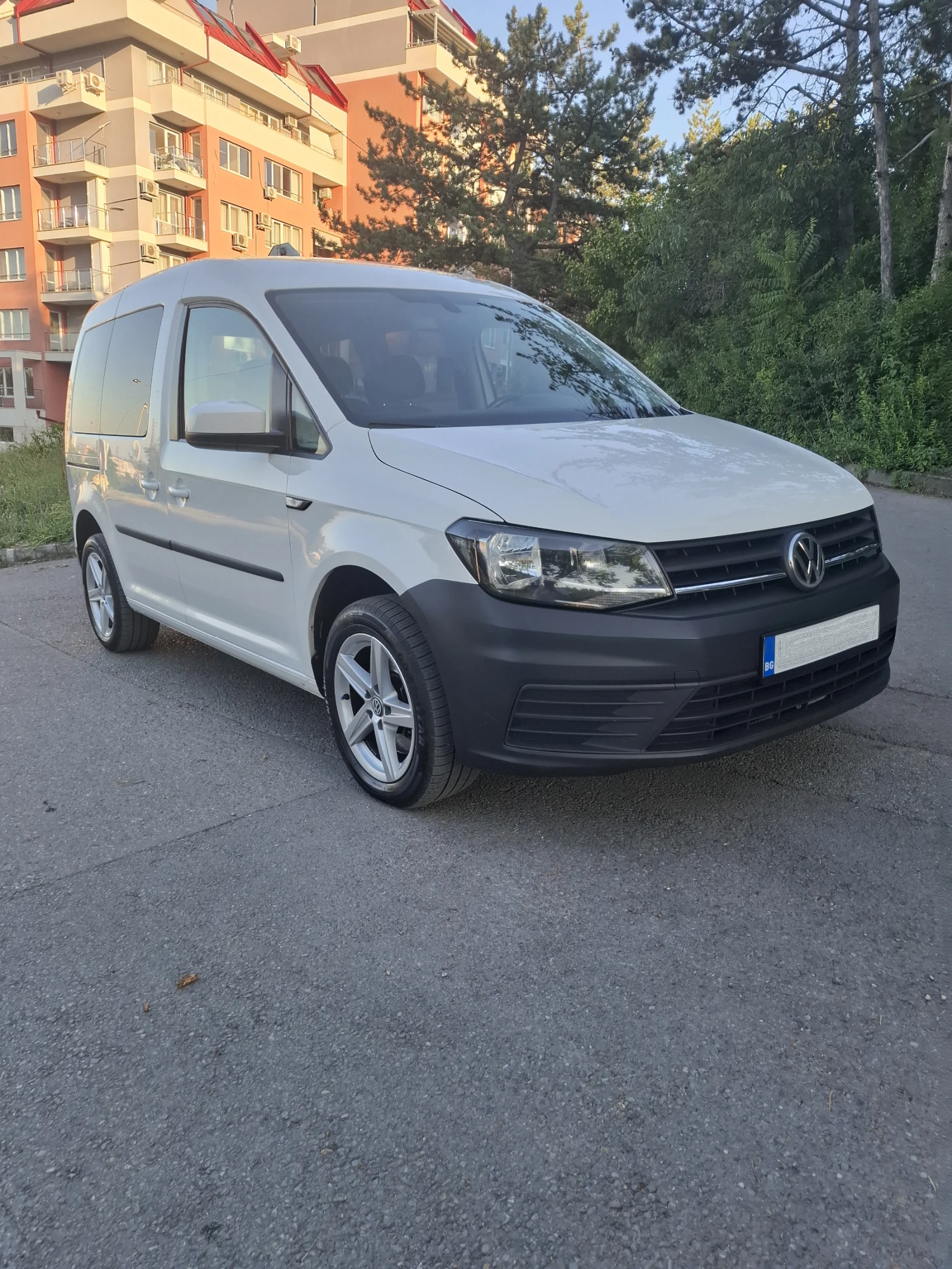 VW Caddy, снимка 2 - Автомобили и джипове - 55312077