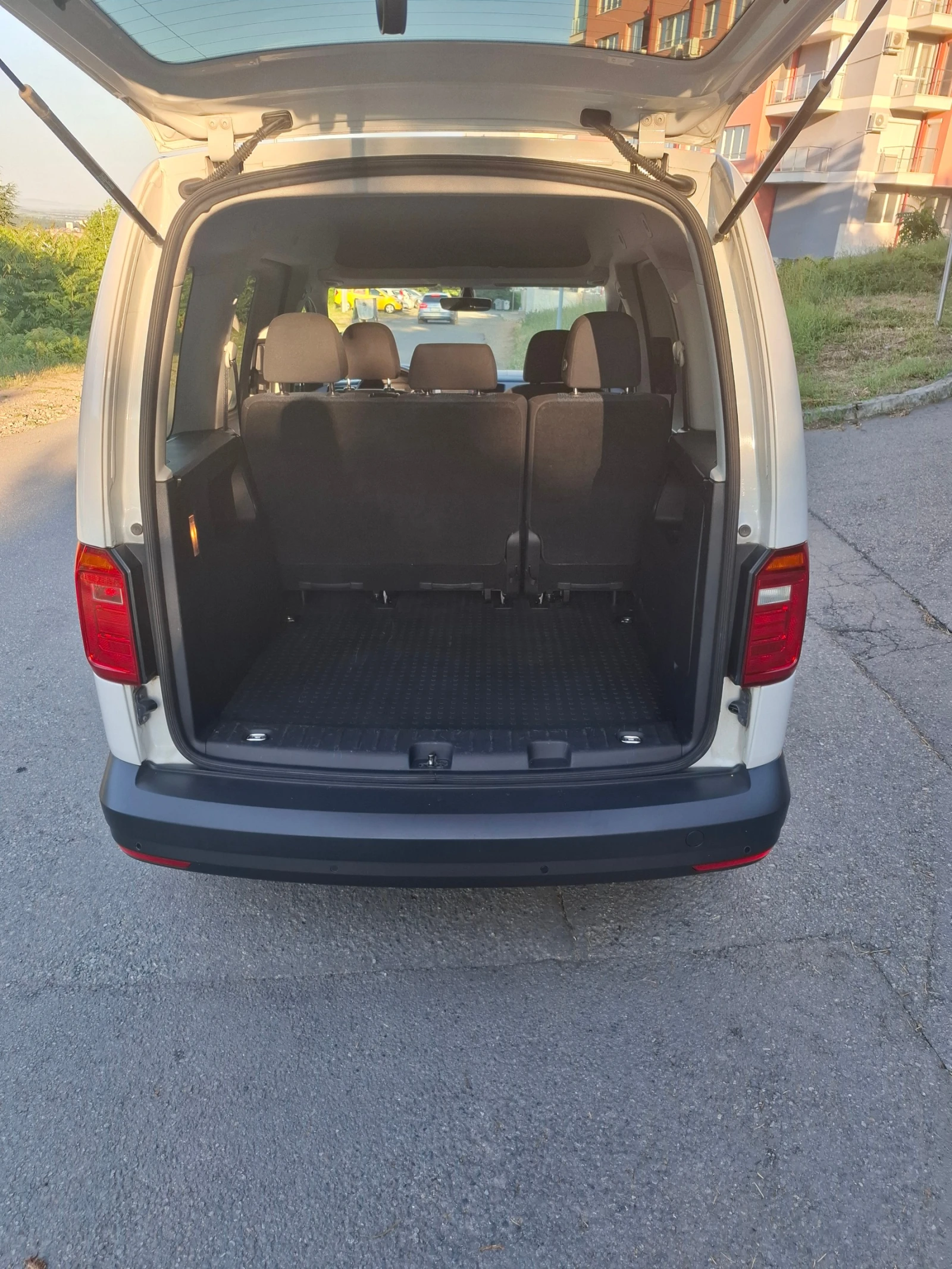 VW Caddy, снимка 6 - Автомобили и джипове - 55312077