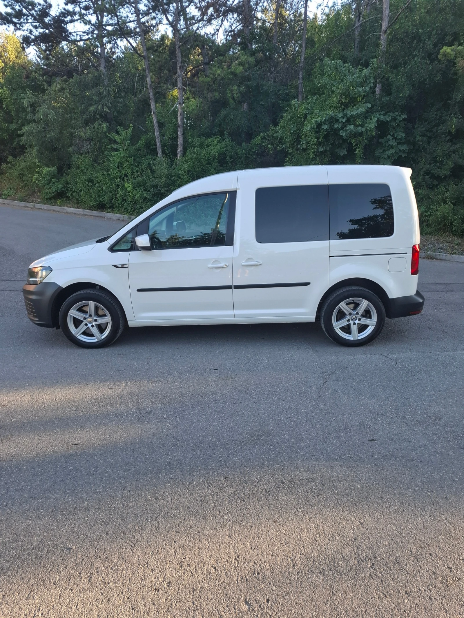 VW Caddy, снимка 5 - Автомобили и джипове - 55312077