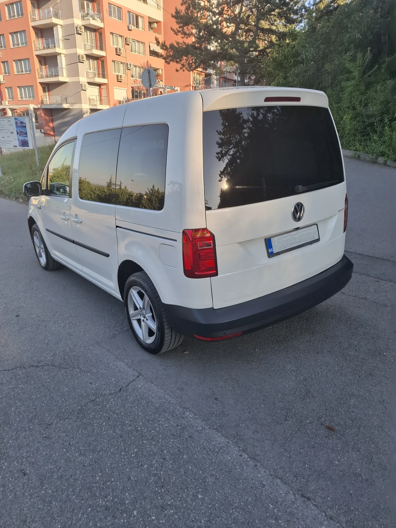 VW Caddy, снимка 4 - Автомобили и джипове - 55312077