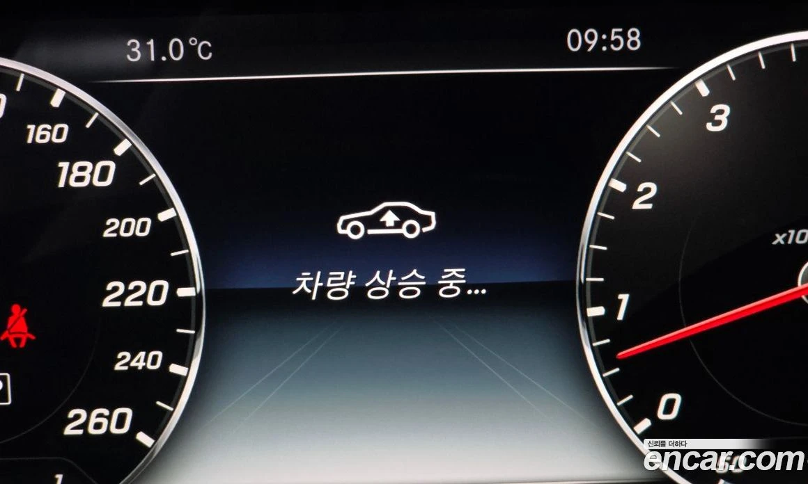 Mercedes-Benz E 400 4MATIC Coupe, снимка 17 - Автомобили и джипове - 55807574