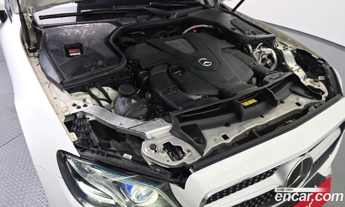 Mercedes-Benz E 400 4MATIC Coupe, снимка 6 - Автомобили и джипове - 55807574