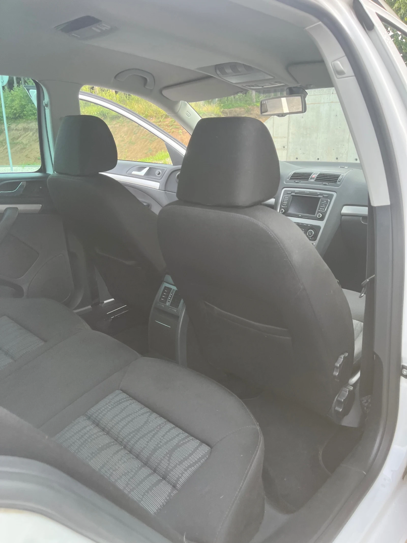 Skoda Octavia 1.6TDI 4x4, снимка 5 - Автомобили и джипове - 55845358