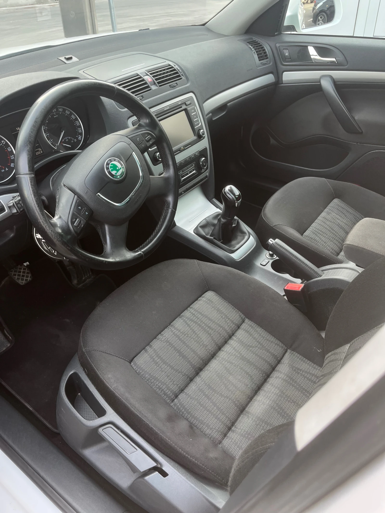 Skoda Octavia 1.6TDI 4x4, снимка 7 - Автомобили и джипове - 55845358