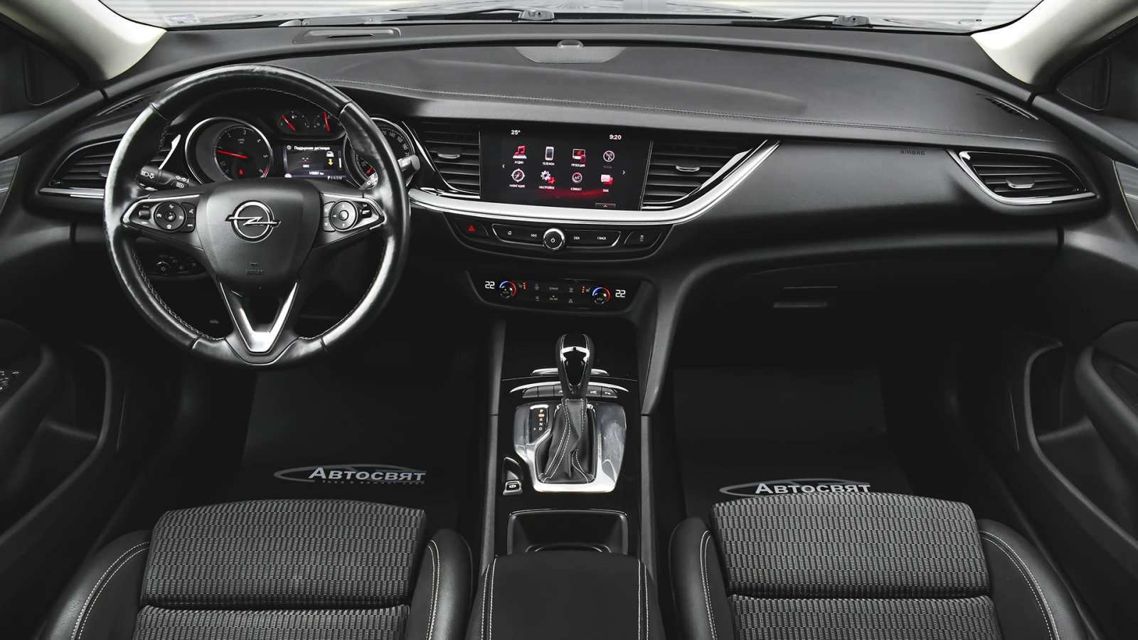 Opel Insignia Sports Tourer 2.0d Business Edition Automatic, снимка 12 - Автомобили и джипове - 55940587