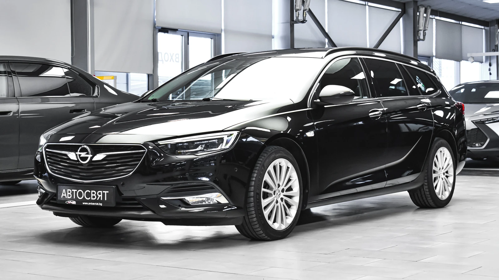 Opel Insignia Sports Tourer 2.0d Business Edition Automatic, снимка 4 - Автомобили и джипове - 55940587