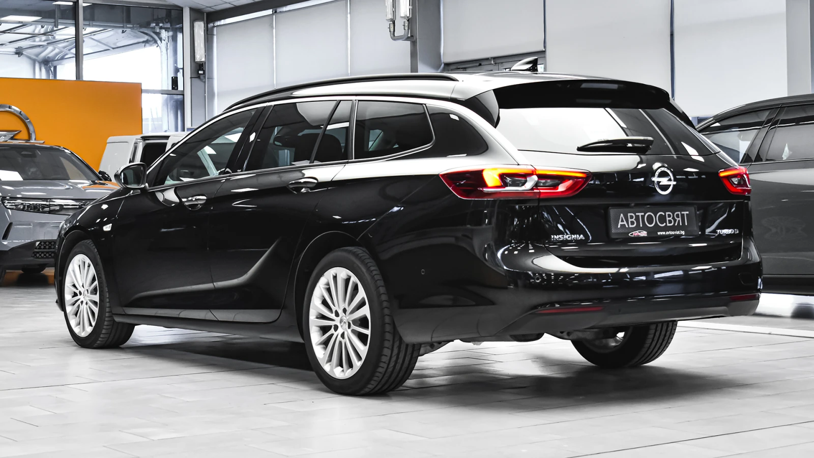 Opel Insignia Sports Tourer 2.0d Business Edition Automatic, снимка 7 - Автомобили и джипове - 55940587