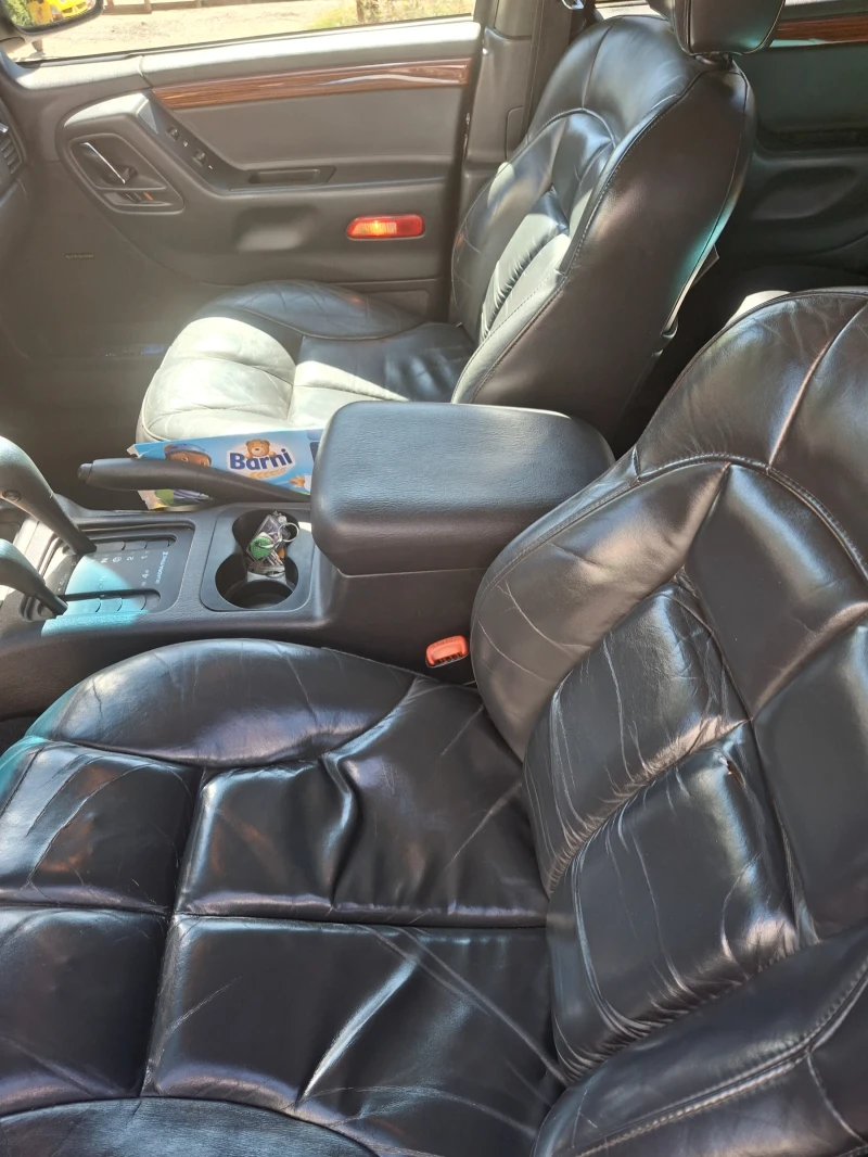 Jeep Grand cherokee 4.7 газ/бензин, снимка 9 - Автомобили и джипове - 52397625