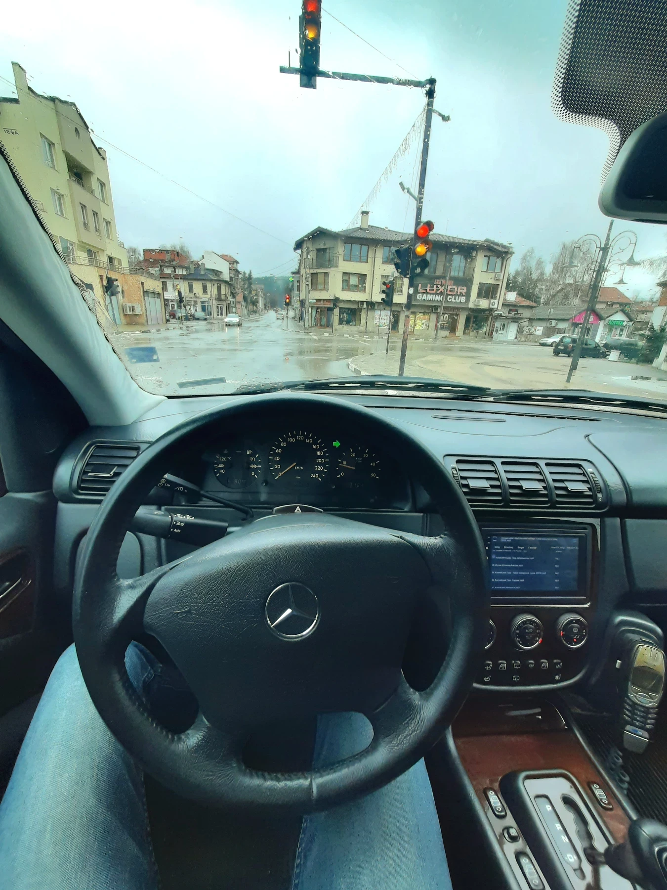 Mercedes-Benz ML 270 2.7 - изображение 4